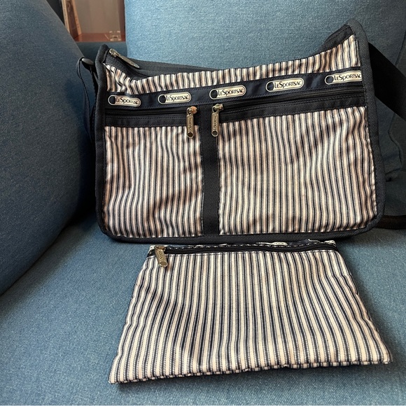 Le Sportsac Deluxe Everyday Bag in Navy & White Stripes print - Picture 4 of 5
